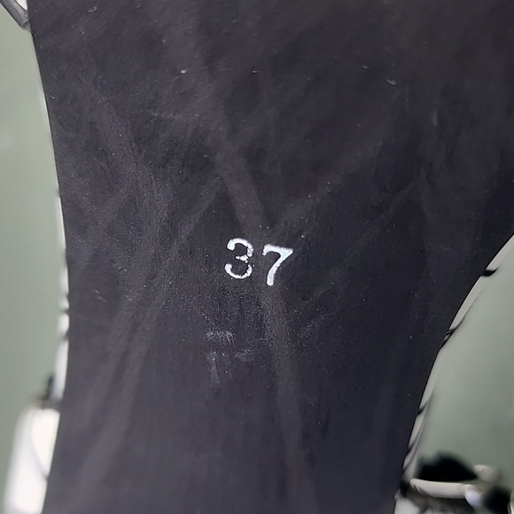 Shoes of Prey Black and white geometric design Ankle Strap Sandals Size 37 - Picture 6 of 9